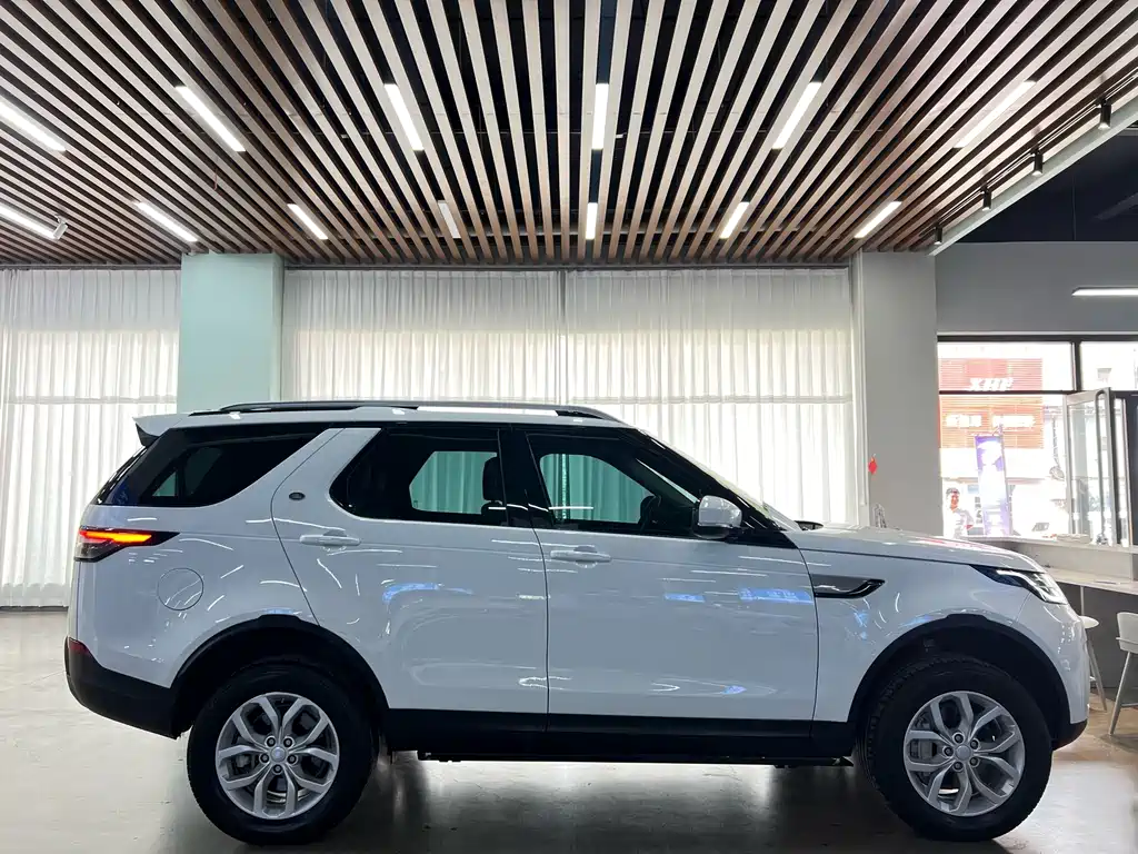 Land Rover Discovery 2019 — фото 17
