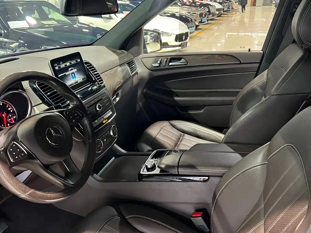Mercedes-Benz GLE 2017 — фото 16
