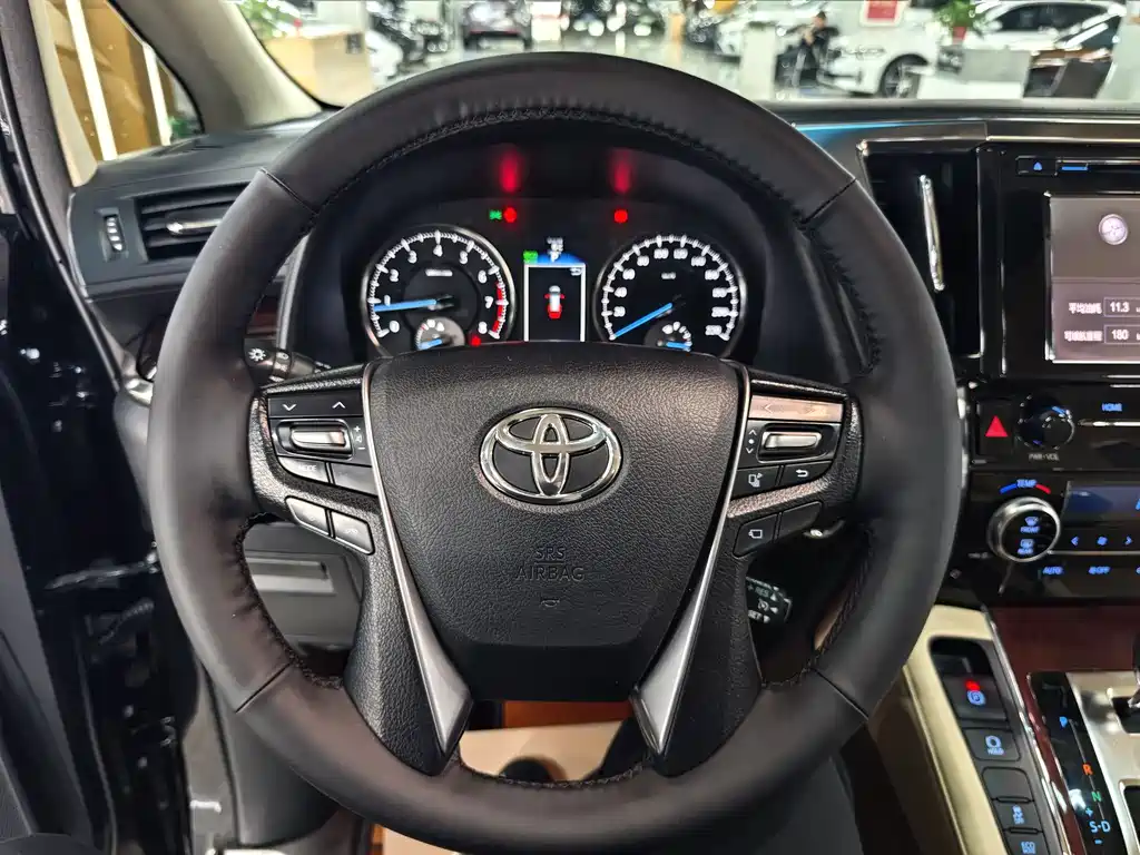 Toyota Alphard 2017 — фото 11
