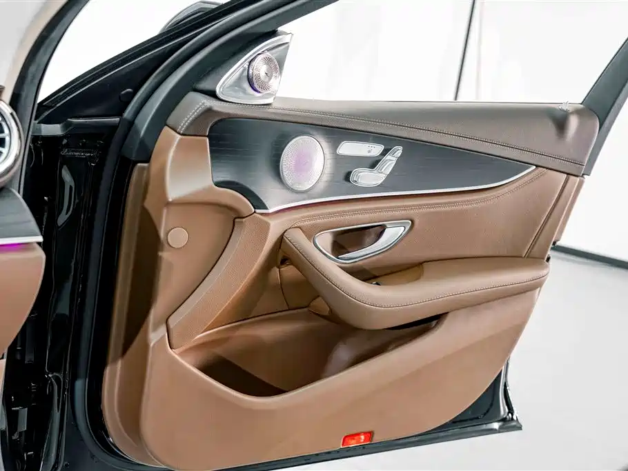 Mercedes-Benz E-Class 2022 — фото 15