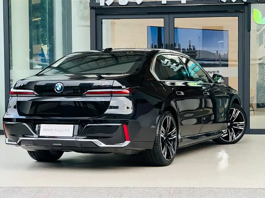 BMW i7 — фото 3