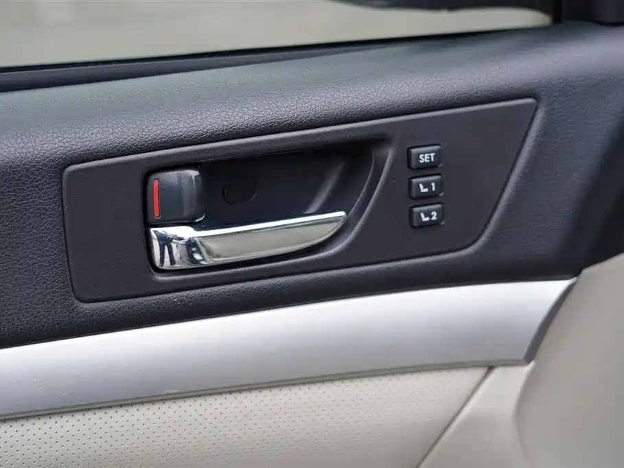 Subaru Legacy 2011 — фото 29
