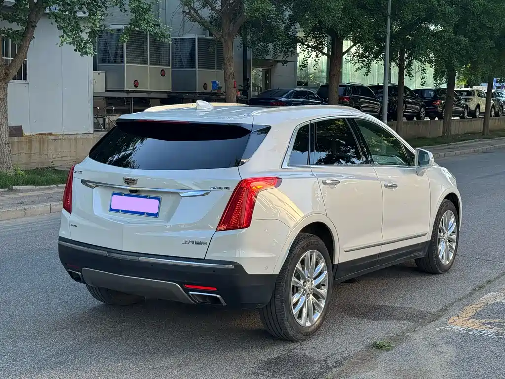 Cadillac XT5 2017 — фото 23