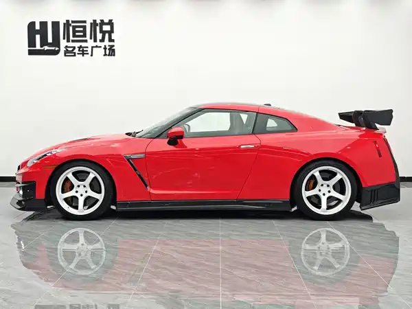 Nissan GT-R 2012