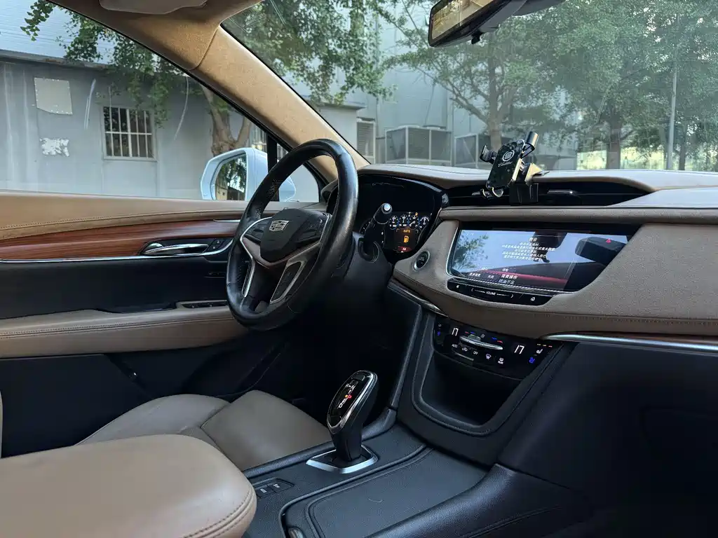 Cadillac XT5 2017 — фото 14