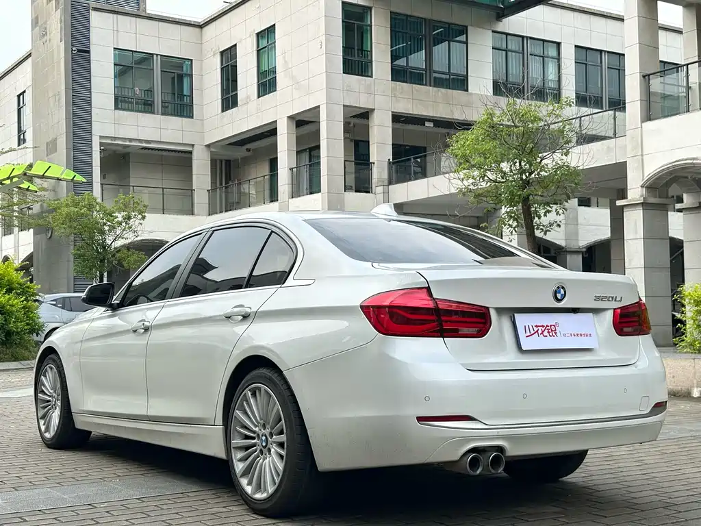 BMW 3 Series 2018 — фото 7