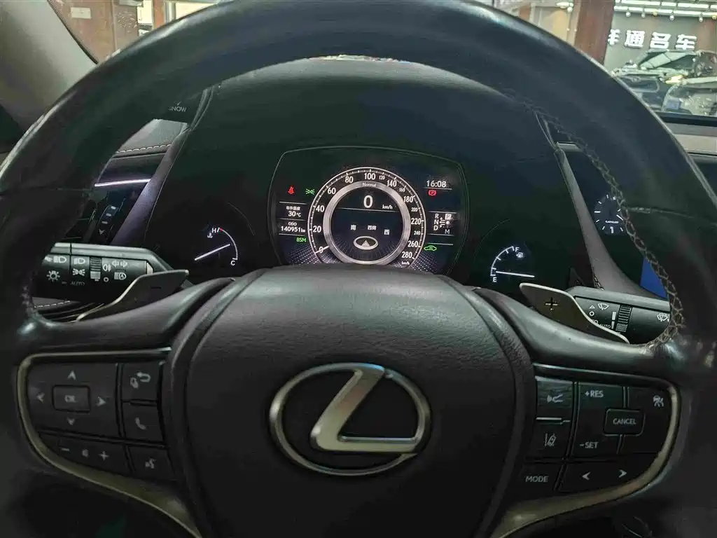 Lexus LS 2018 — фото 3