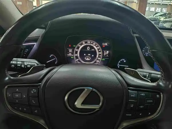 Lexus LS 2018
