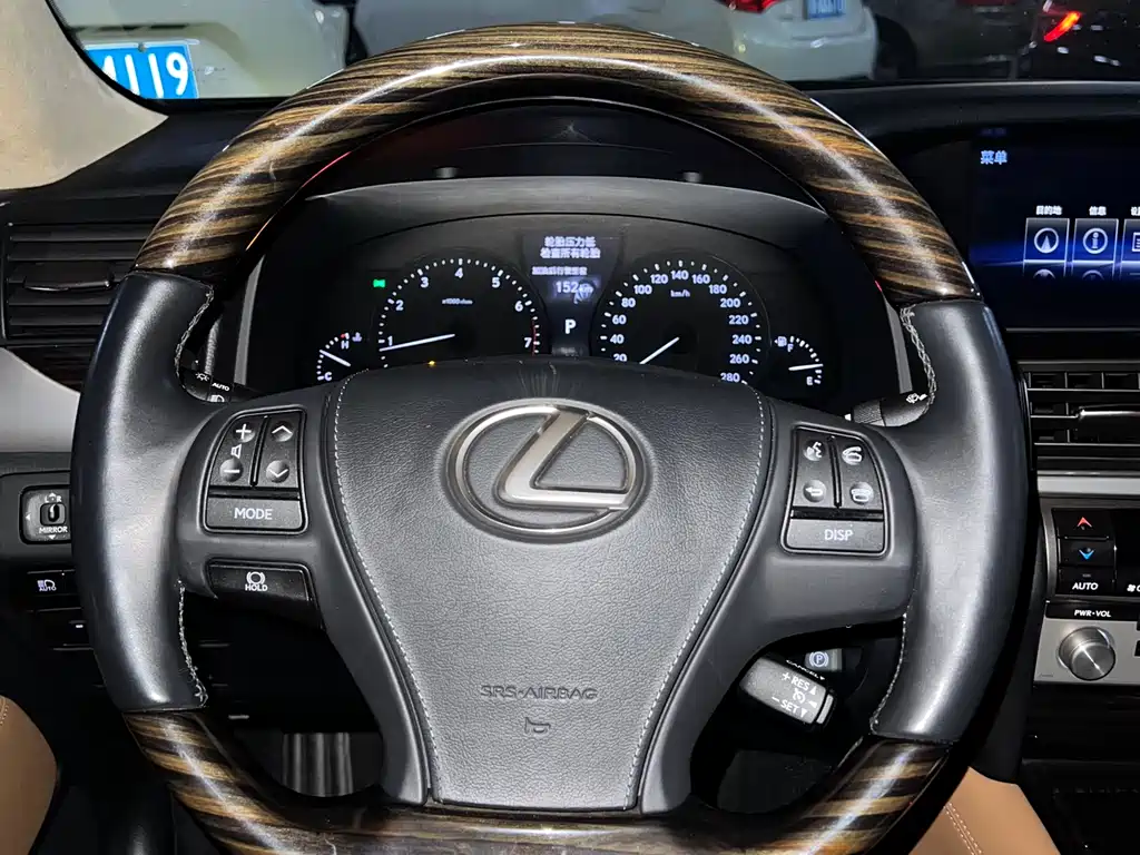 Lexus LS 2015 — фото 10