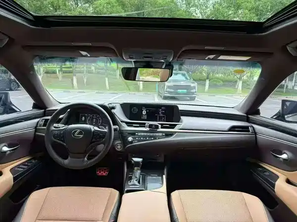 Lexus ES 2021