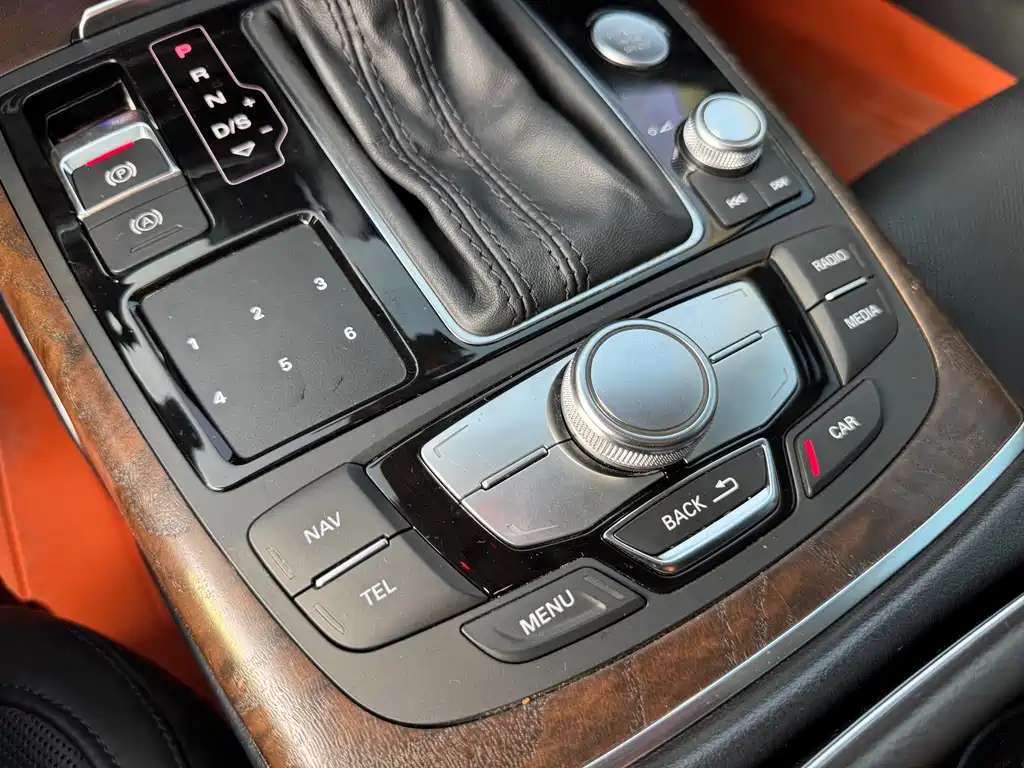 Audi A6L 2014 — фото 14