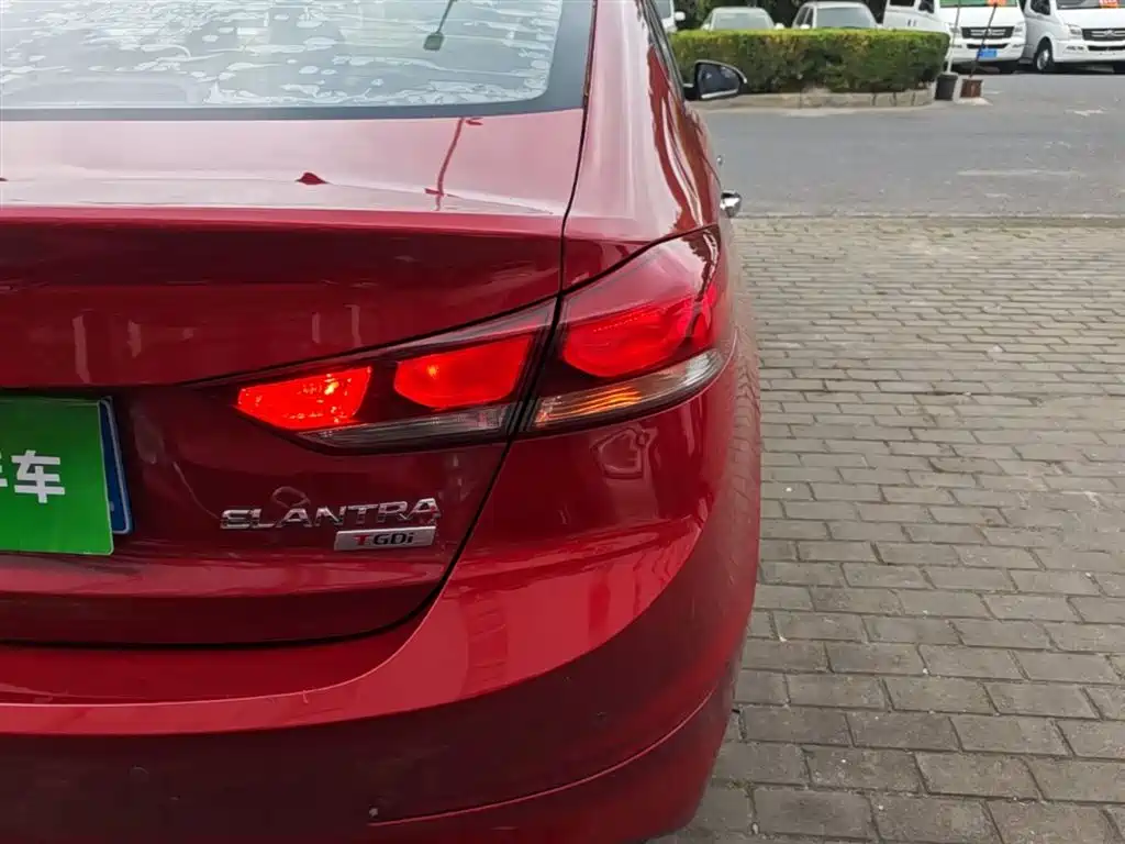 Hyundai Elantra 2018 — фото 8