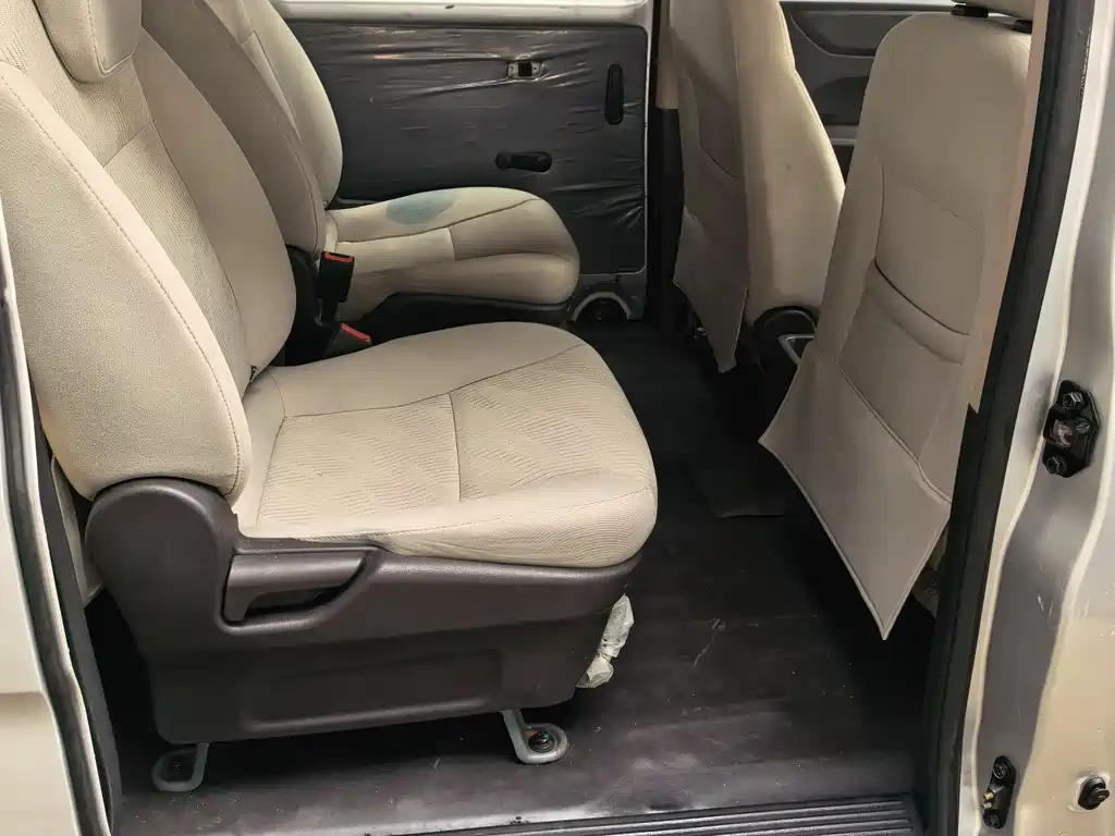 Wuling Hongguang V 2019 — фото 9