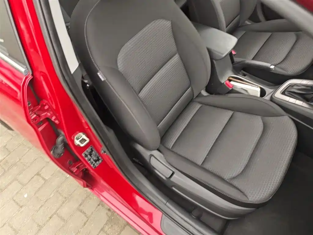 Hyundai Elantra 2018 — фото 25