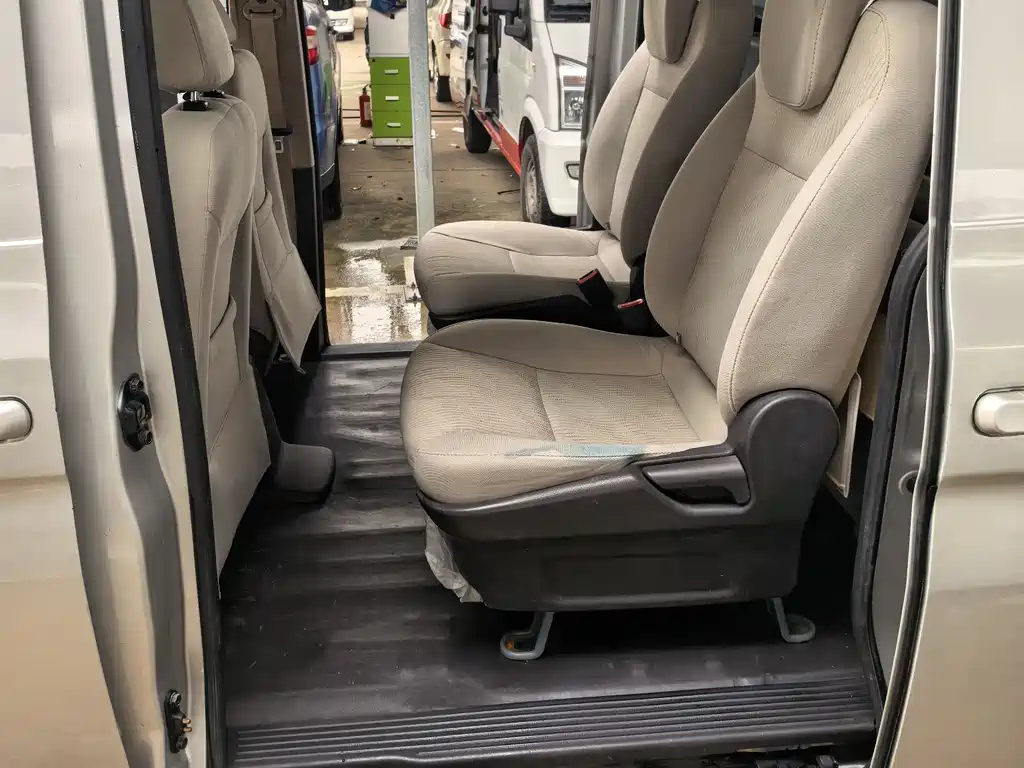 Wuling Hongguang V 2019 — фото 10