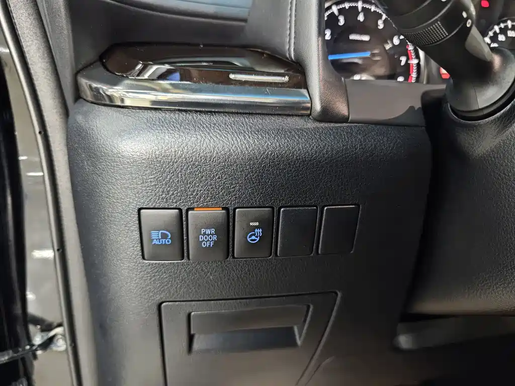 Toyota Alphard 2017 — фото 14