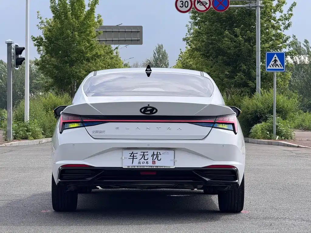 Hyundai Elantra 2023