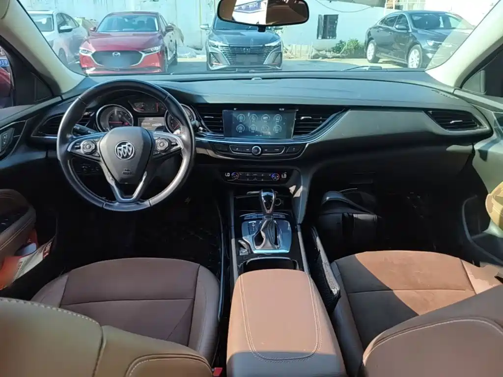 Buick Regal 2018 — фото 10