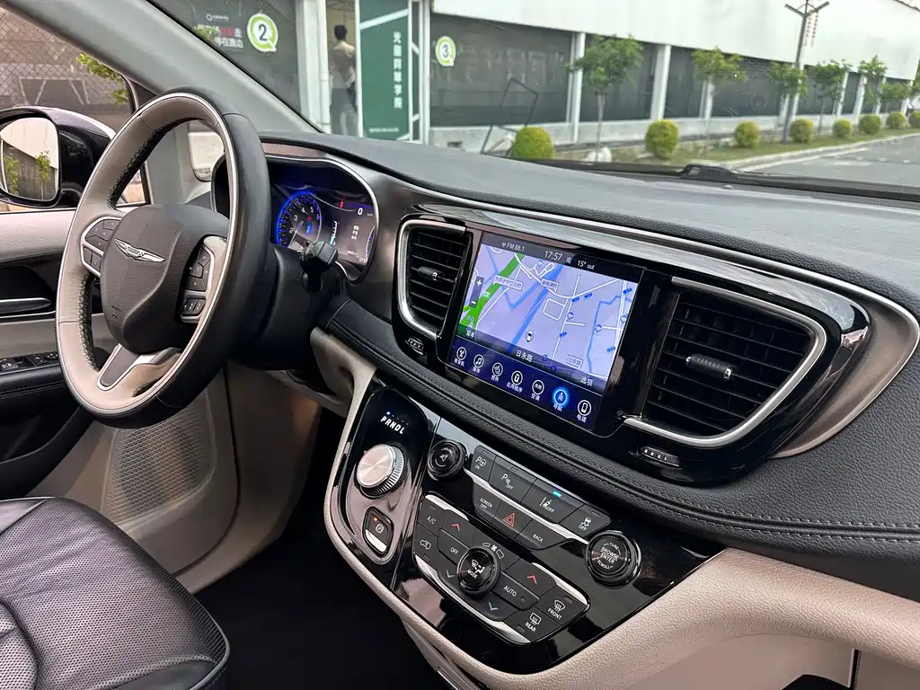Chrysler Grand Voyager 2017 — фото 28