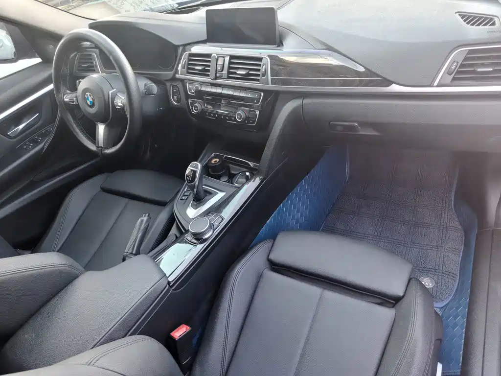 BMW 3 Series 2018 — фото 17