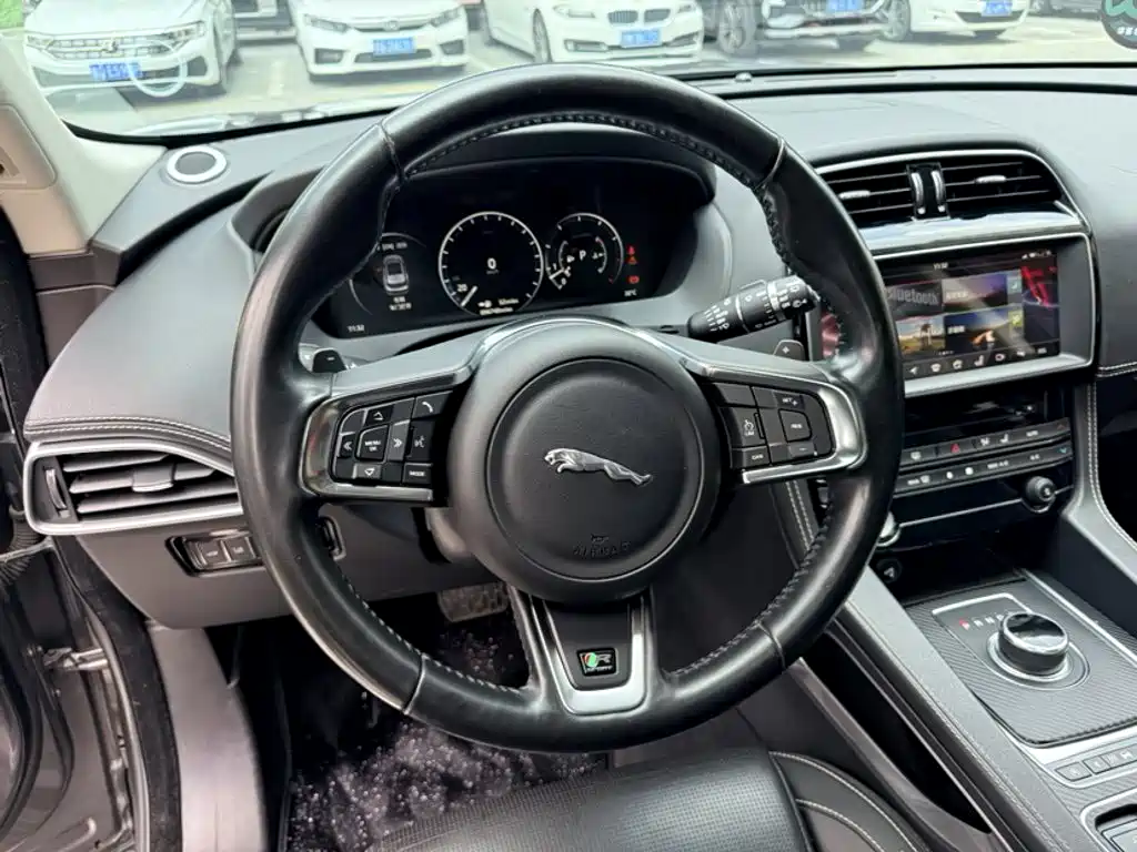 Jaguar F-PACE 2017 — фото 3