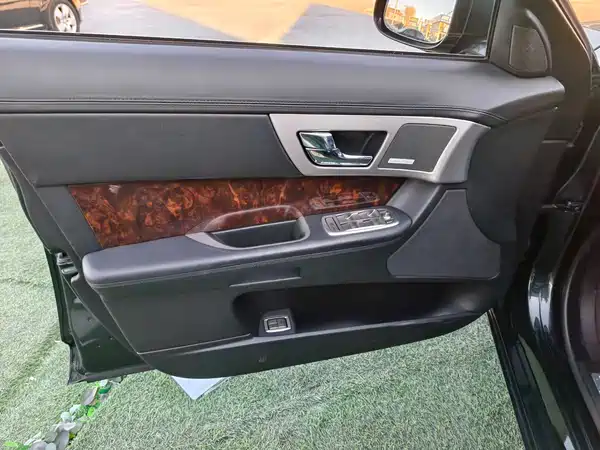 Jaguar XF 2009