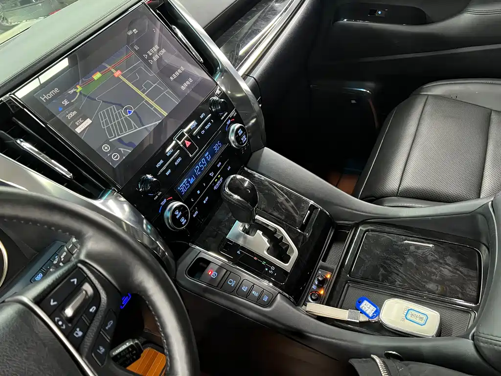 Toyota Vellfire 2021 — фото 21