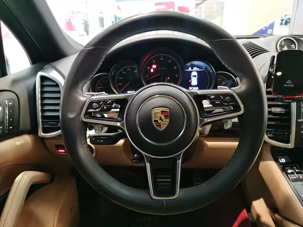 Porsche Cayenne 2015 — фото 11
