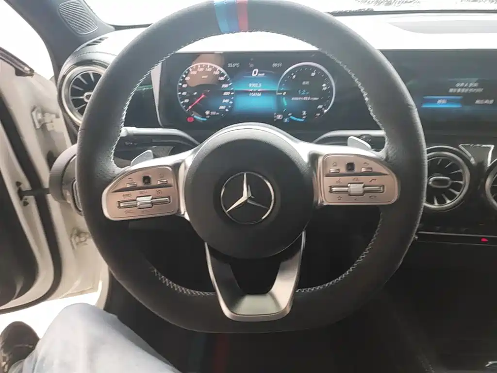Mercedes-Benz A-Class 2020 — фото 11