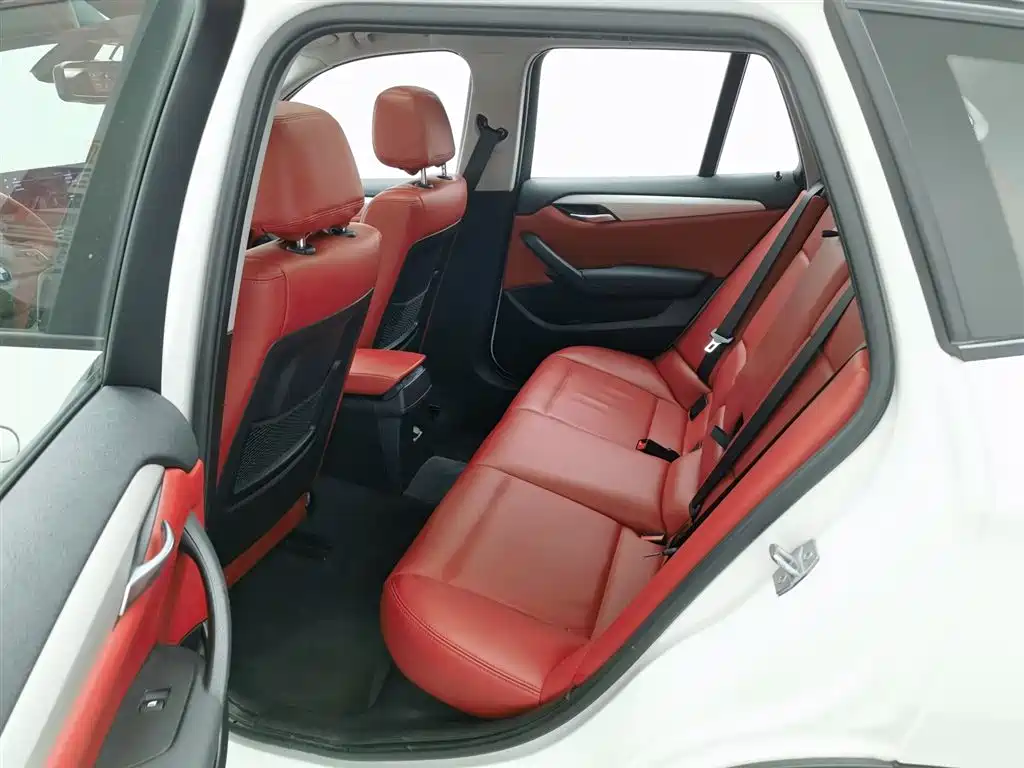 BMW X1 2015 — фото 15