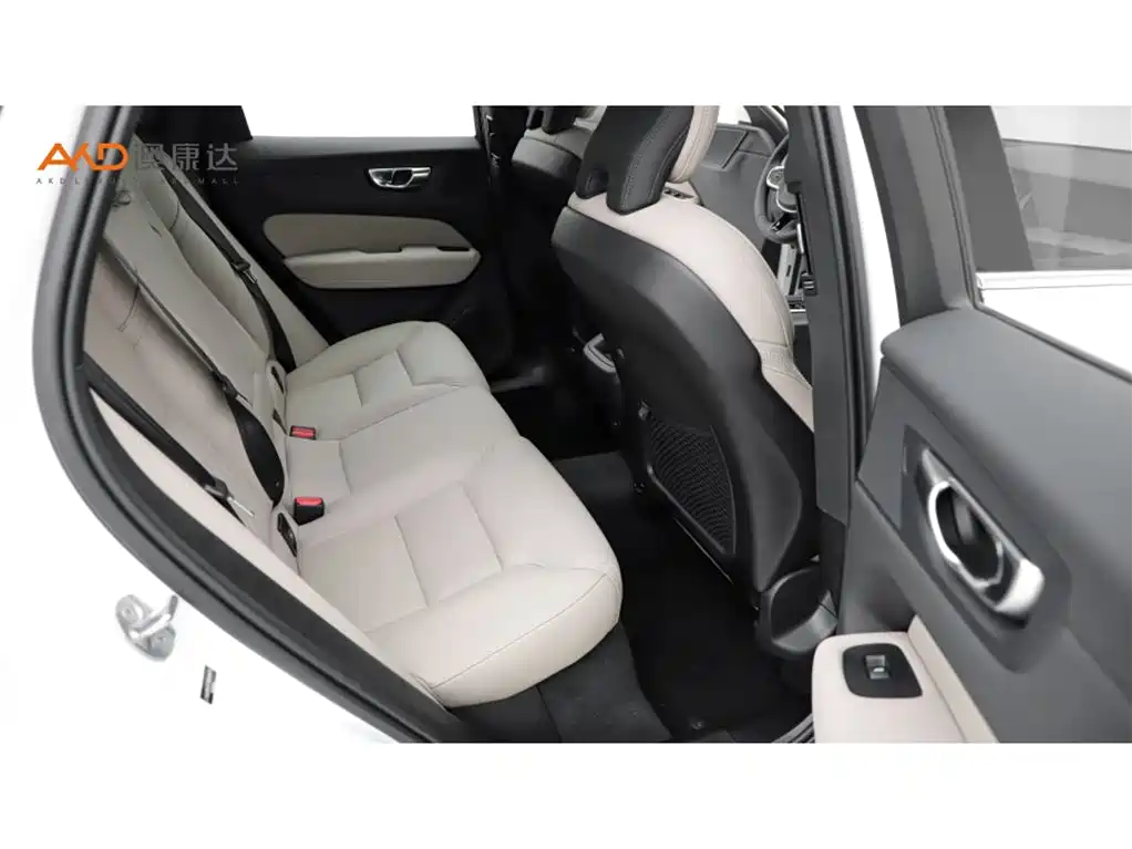 Volvo XC60 2025 — фото 8