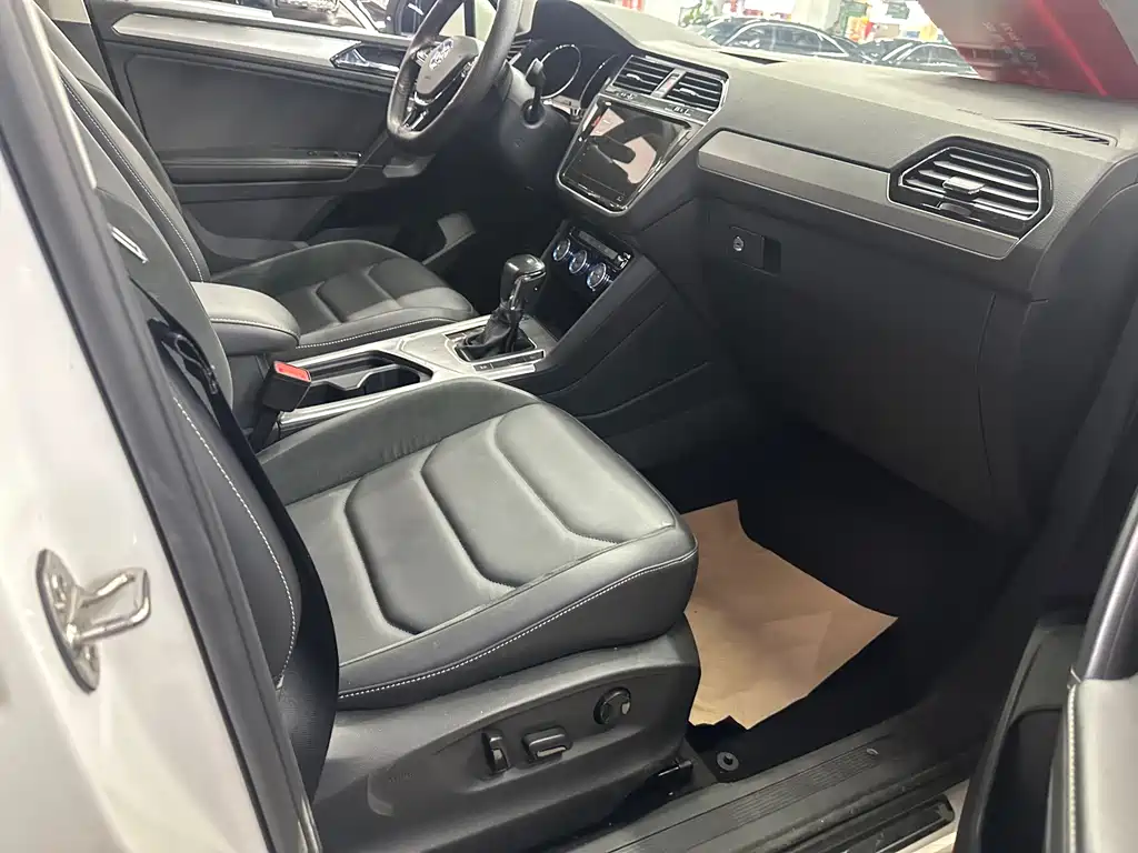 Volkswagen Tiguan L 2020 — фото 16