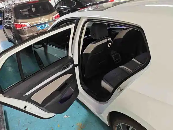 Volkswagen Golf 2024