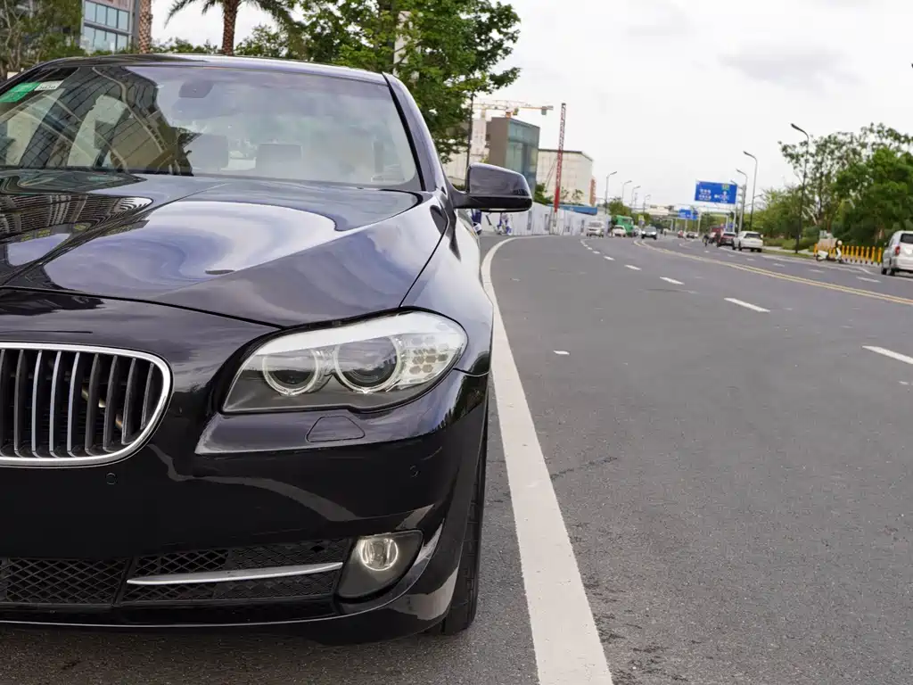 BMW 5 Series 2011 — фото 18
