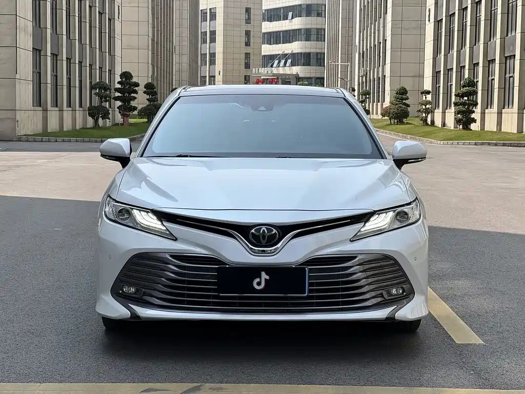 Toyota Camry 2020 — фото 2