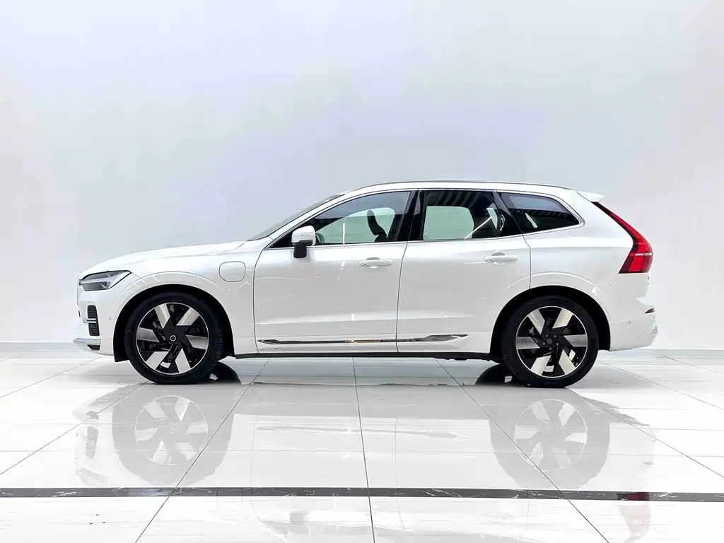 Volvo XC60 PHEV 2024 — фото 6