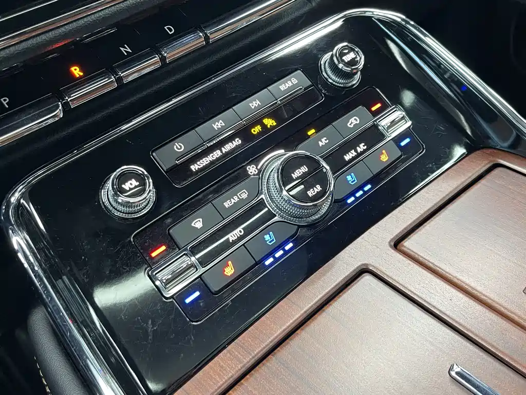 Lincoln Navigator 2021 — фото 18