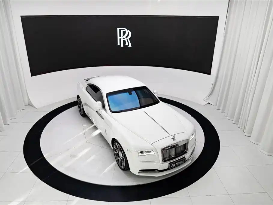Rolls-Royce Wraith 2018 — фото 19