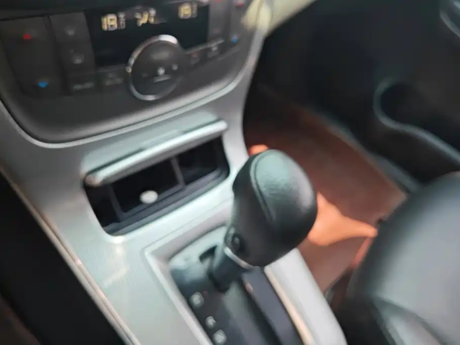 Nissan Sylphy 2015 — фото 16