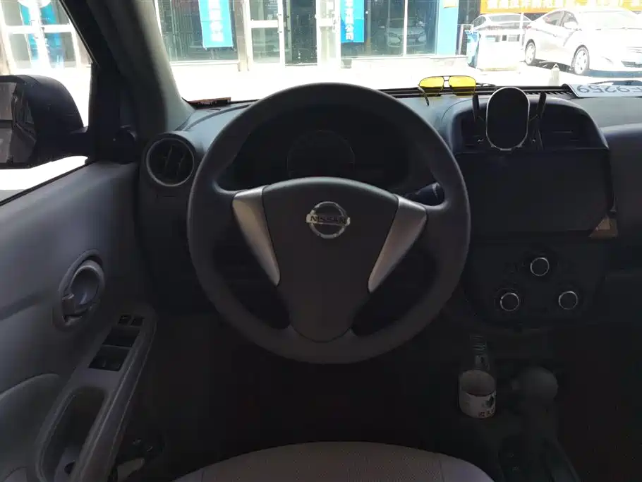 Nissan Sunny 2019 — фото 15