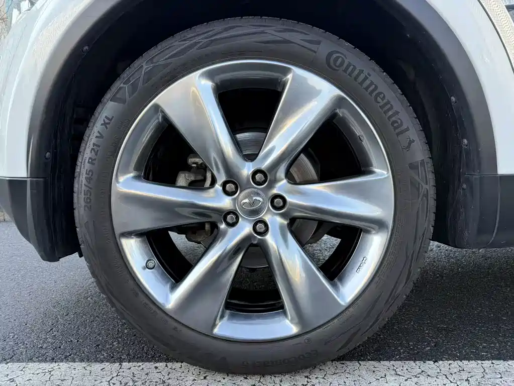 Infiniti QX70 2015 — фото 15
