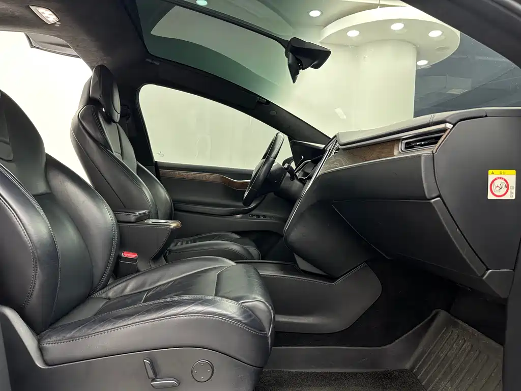 Tesla Model X 2017 — фото 17