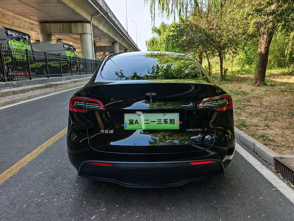 Tesla Model Y 2023 — фото 10