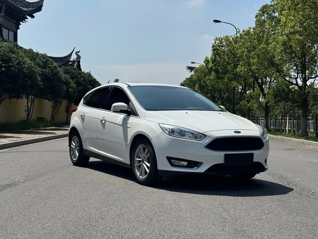 Ford Focus 2017 — фото 1