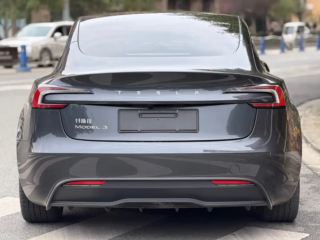 Tesla Model 3 2025 — фото 3