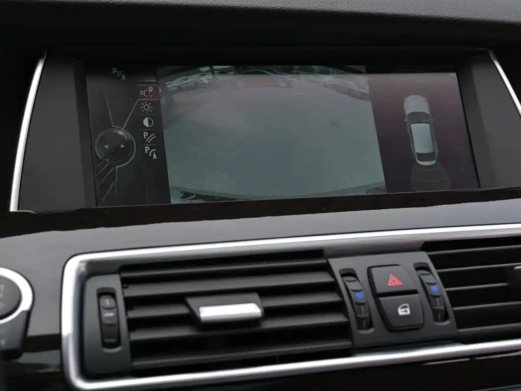 BMW 5 Series GT 2014 — фото 11