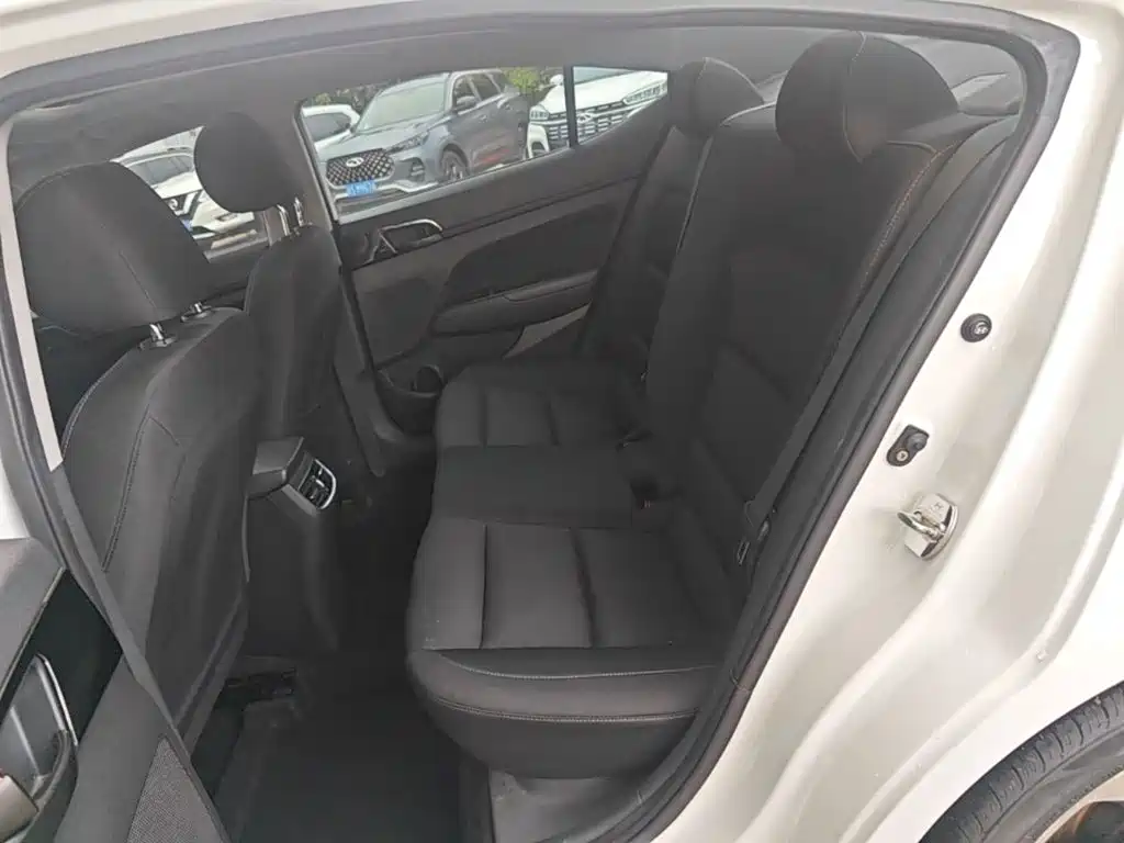 Hyundai Elantra 2019 — фото 17