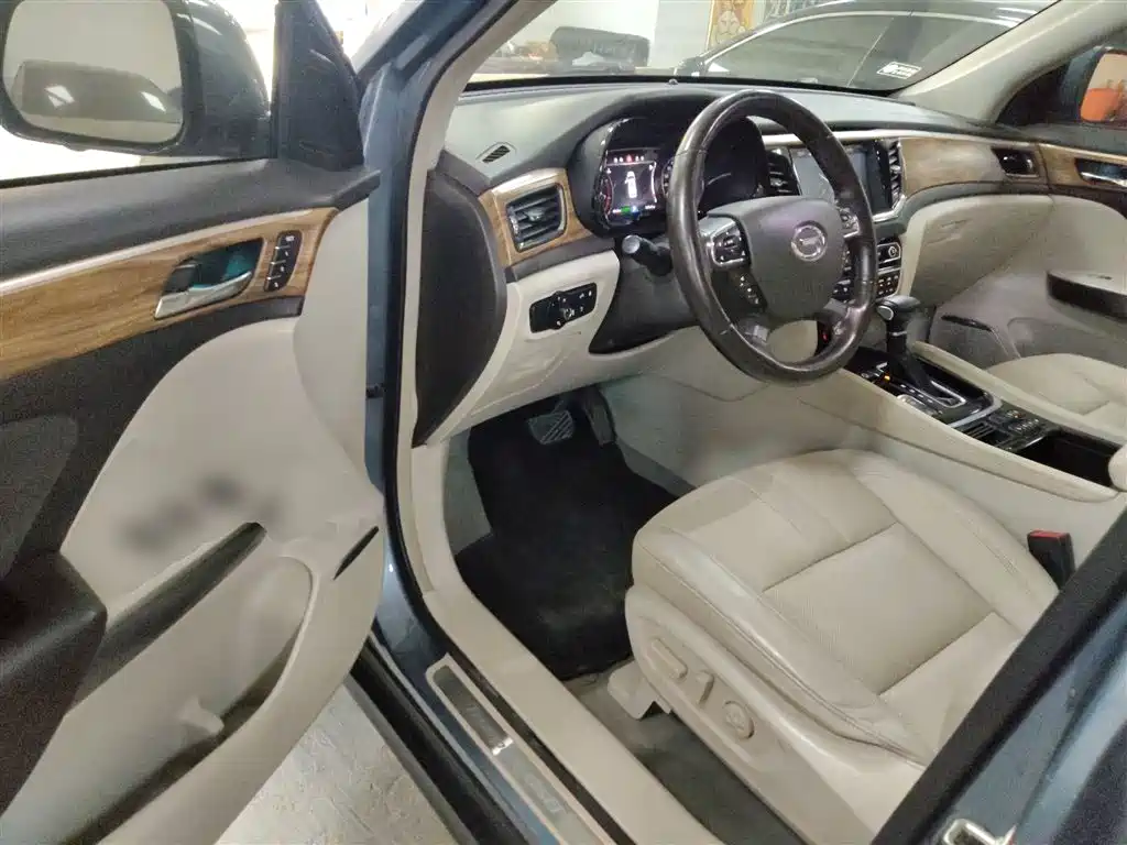 GAC Motor Trumpchi GS8 2017 — фото 12