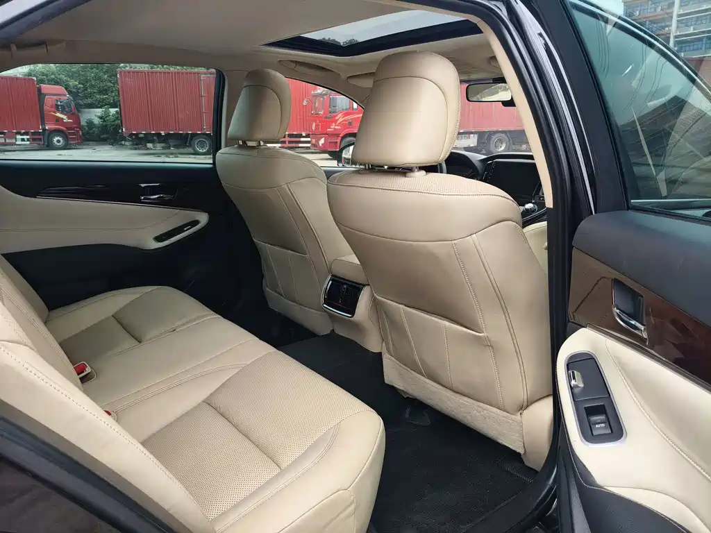 Toyota Crown 2018 — фото 11