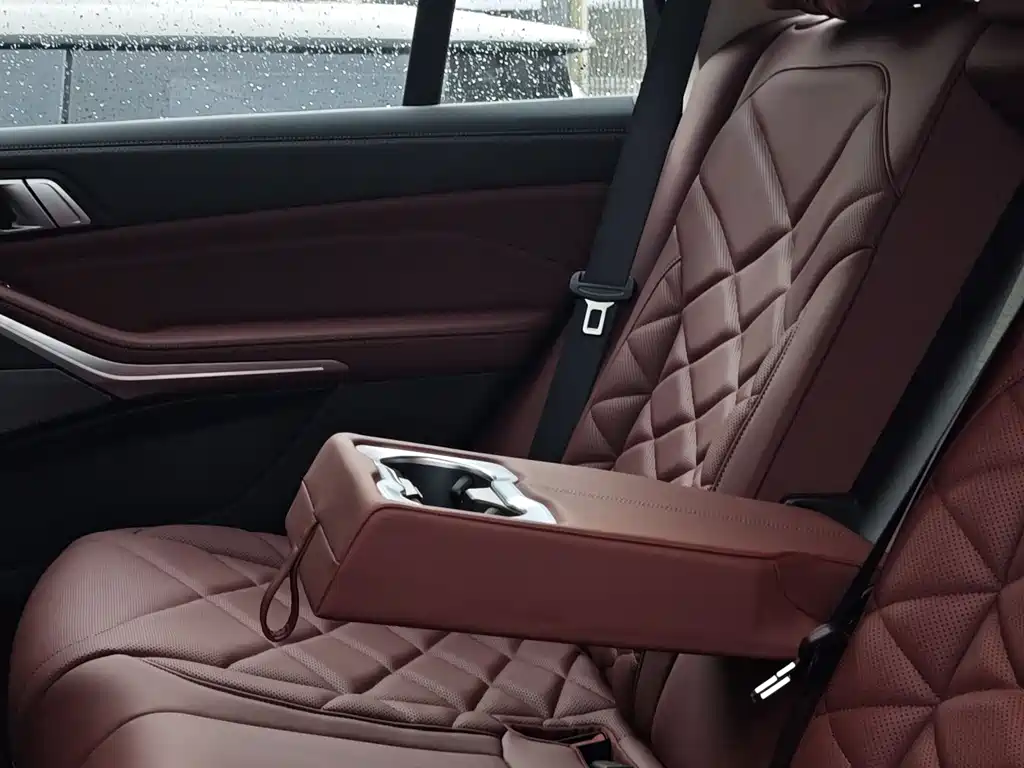 BMW 5 Series 2025 — фото 15